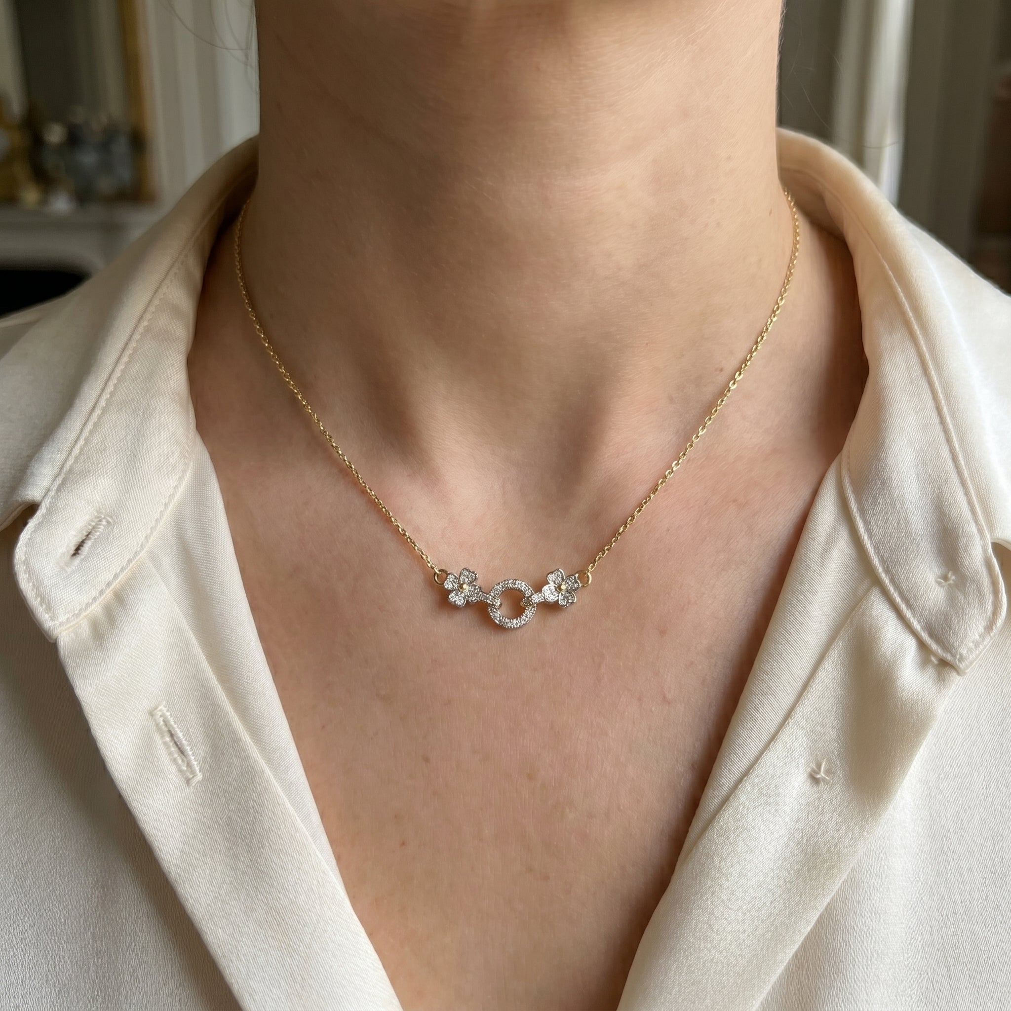 The Eternal Clover Link Pendan